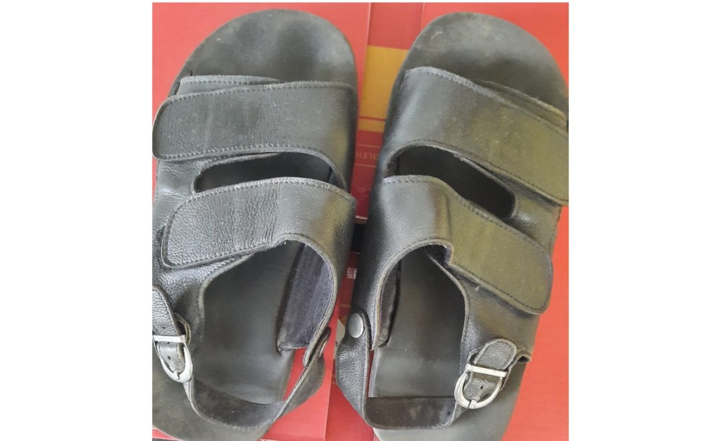 Kisah Sepasang Sepatu Sandal&nbsp;Anti-Diabetes
